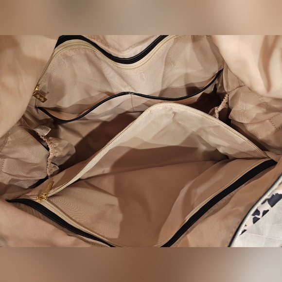 Itzy Ritzy Leopard Print Puffer Travel Bag with Black And Gold Accents - Picture 7 of 12